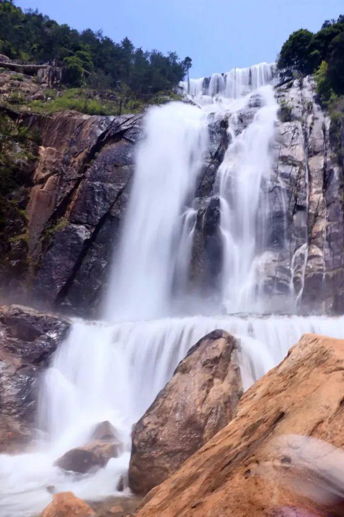 衢州大伯心跳骤停倒地，护士心肺复苏十分钟救命